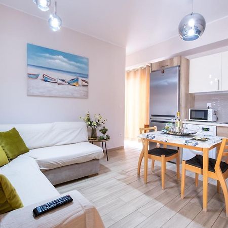 Family Apartment Near Port 피레아스 외부 사진