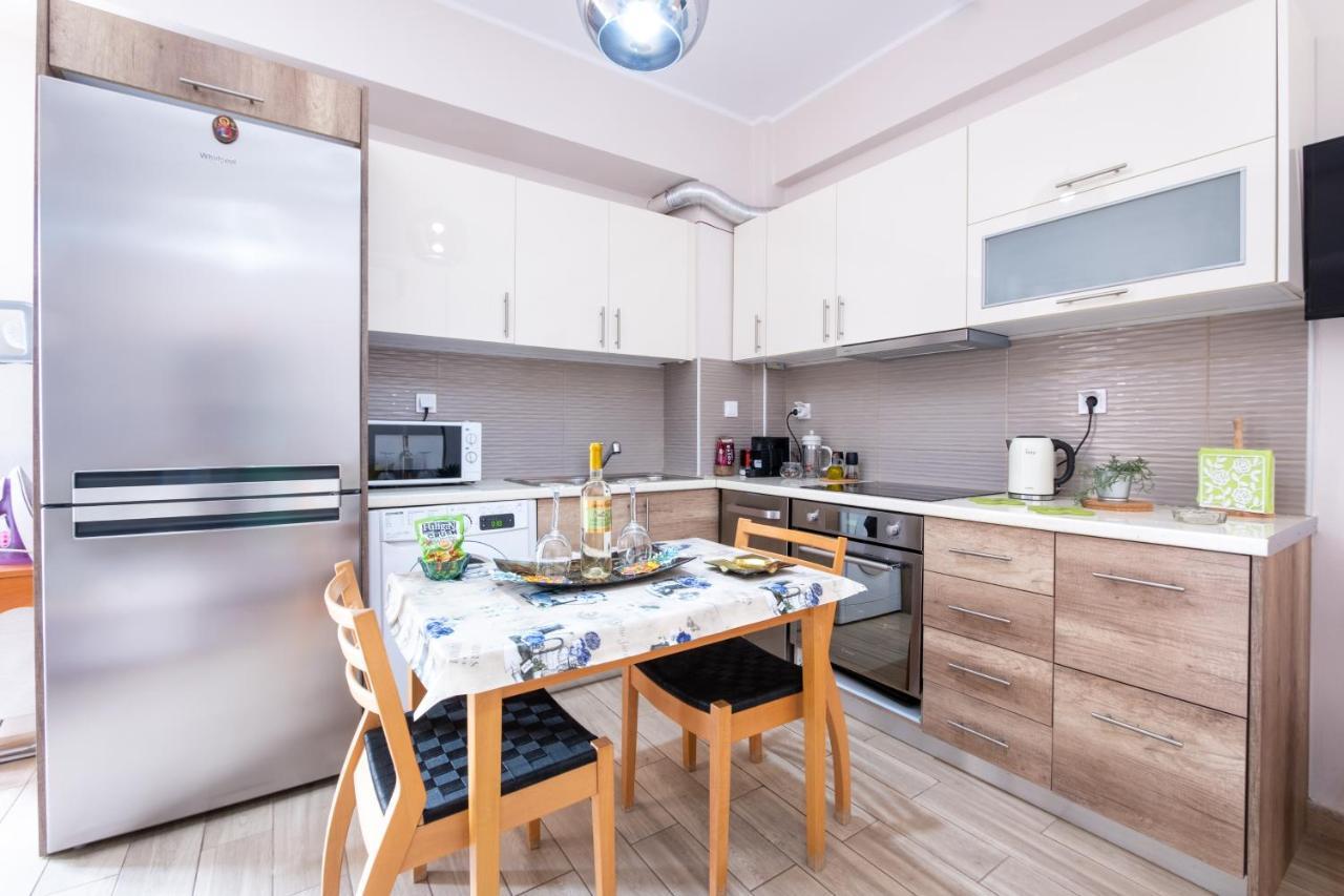 Family Apartment Near Port 피레아스 외부 사진